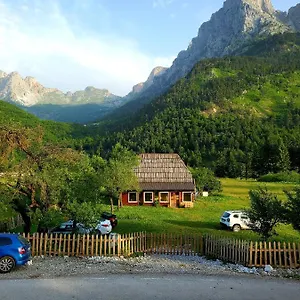  Pensión Bujtina 2 Albania